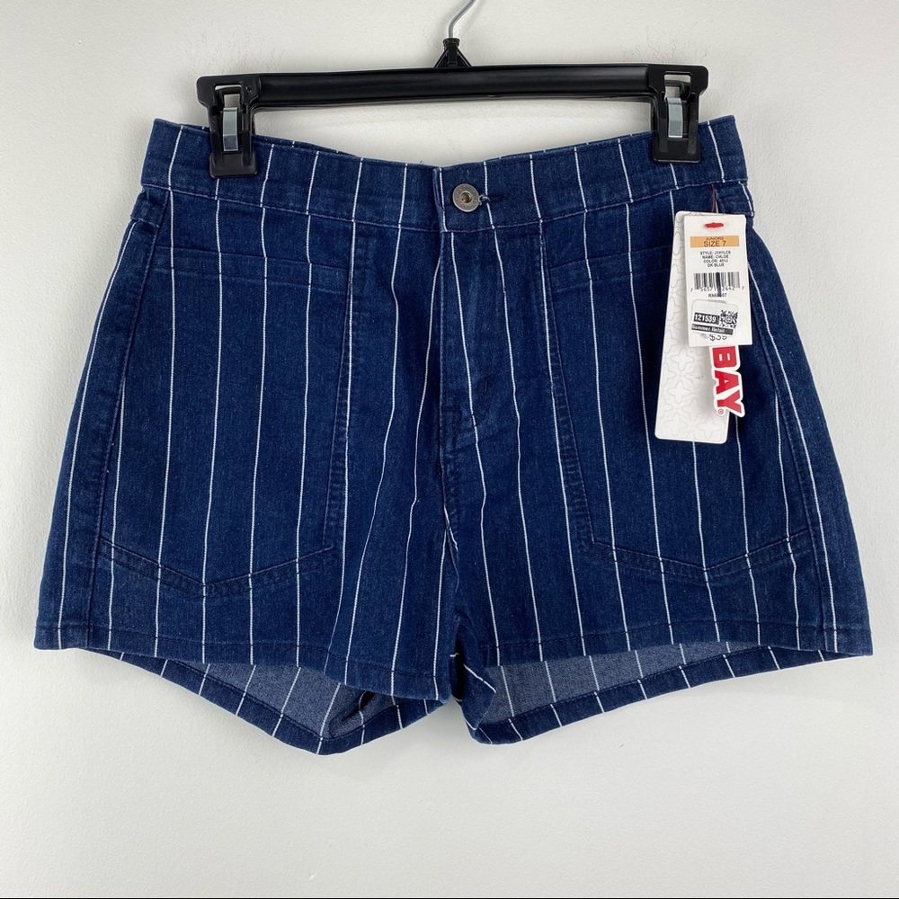 UNIONBAY size 7 Juniors/Women’s Blue White Striped Shorts